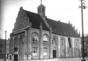 Cammin, Rathaus : Cammin (Kamien Pomorski/Polen). Rathaus (1401/1600). Eckansicht mit Westgiebel (16. Jh.)