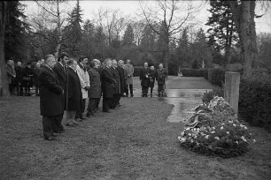 Kranzniederlegung führender Vertreter von Stadt und Land am Ehrenmal für die Opfer des Nazi-Regimes auf dem Karlsruher Hauptfriedhof