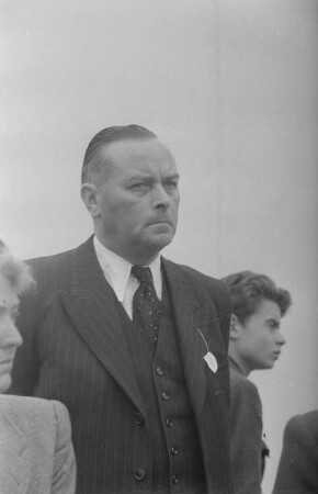 Internationale Friedenskundgebung der Fédération Internationale des Anciens Prisonniers Politiques (FIAPP) und der Vereinigung der Verfolgten des Naziregimes (VVN) : Karl Hamann (Vorsitzender der LDPD, Minister für Handel und Versorgung der DDR)