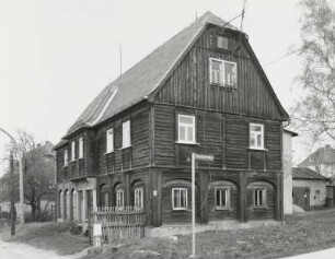 Neugersdorf, Umgebindehaus : Neugersdorf. Wohnhaus (um 1850), Am Beerberg 11/Ecke Haydnstraße. Eckansicht