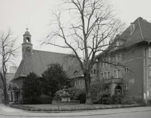 Klinik mit angebauter Hospitalkirche