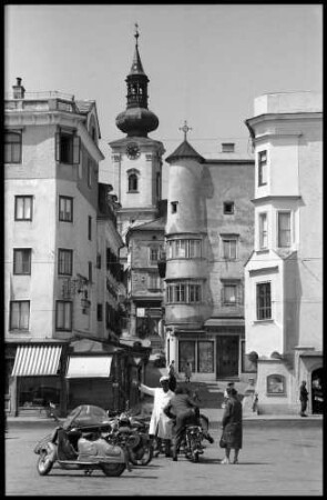Salzburg: Blick in die Kirchgasse vom See aus