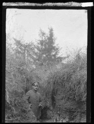 Leutnant Stammel im Schützengraben, Bray-Lager (Dep. Aisne, Frankreich)