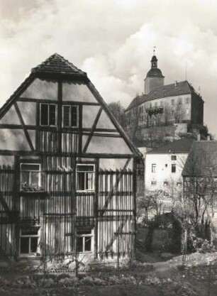 Hirschstein. Ortsteilansicht mit Schloss Hirschstein von Westen