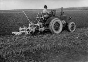 Lanz Bulldog mit Anbau-Wechselpflug