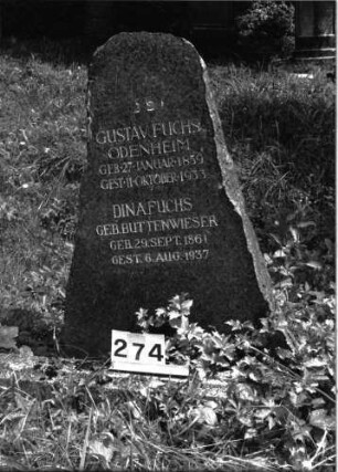 Grabstein 274 (Index: 99897680) Maße HxBxT: 121x76x40 cm Besonderheit: Doppelgrab für Eheleute: Grabstein 274