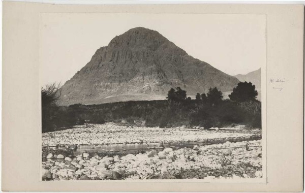 Cerro de Oreja, Valle de Sta. Catalina, vom Flußbett des Mocheflusses aus. Ost 7 Nord.