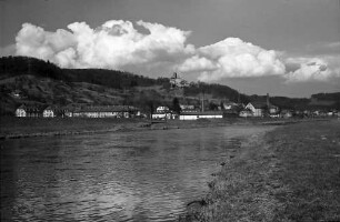 Lörrach: Blick von der Wiesebrücke auf Burg Rötteln