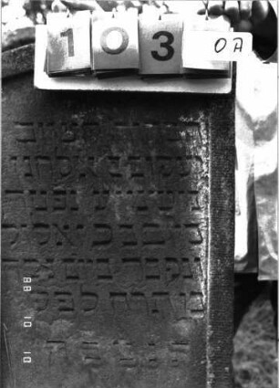 Grabstein 1030 (Index: 100098988) Maße HxBxT: 118x50x9 cm: Grabstein 1030A (Nachholaufnahme)