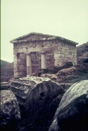 Reisefotos Griechenland. Delphi. Schatzhaus der Athener (510/480 v. Chr.)
