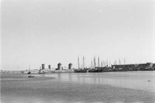 Mandraki-Hafen : Windmühlen im Mandraki-Hafen auf Rhodos
