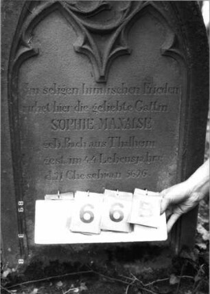 Grabstein 66 (Index: 100100454) Maße HxBxT: 102x57x13 cm: Grabstein 66B