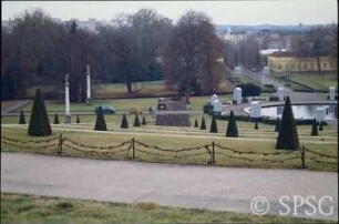 Potsdam, Park Sanssouci, Sanierungsmaßnahme im Bereich des Parterres Große Fontäne.