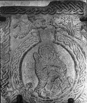 Charlieu (Loire), Abteikirche St. Fortunat, Lapidarium im Kreuzgang, Daniel in der Löwengrube, karolingisch