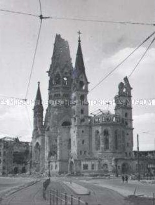 Die Ruine der Kaiser-Wilhelm-Gedächtniskirche in Charlottenburg