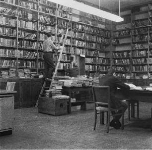 Leser in einer Fachbibliothek