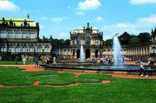 Dresden - Zwinger mit Brunnen : Der Zwinger in Dresden, aufgenommen 2001