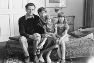 Familie G. (Theologen) in ihrer Wohnung