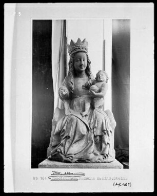 Sitzende Madonna