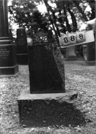 Grabstein 888