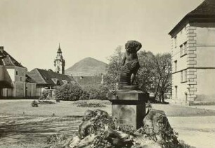 Lobositz (heute Lovosice / Tschechien). Blick vom Schlossgarten nach Nordwesten zum Lobosch (572 m)