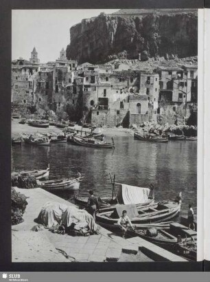 Cefalú. Hafen, Stadt und Berg