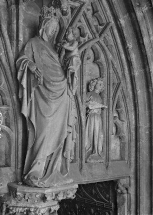 Das Südportal von Notre Dame mit Vorhalle — Madonna