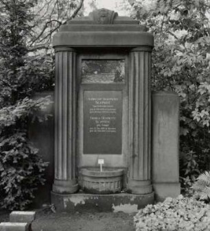 Grabmal der Familie des Apothekenbesitzers Albrecht Sigismund Schmidt