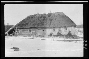 Reetgedecktes Haus im Schnee
