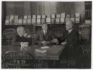 Harvard University in Cambridge, der Präsident und seine Dekane. von rechts: Abbott Lawrence Lowell, Leroy Matthew Simpson Miner, David Linn Edsall