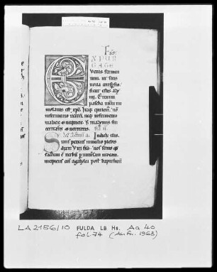 Epistolar — Initiale E, Folio 74recto