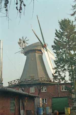 Braaker Mühle: Außenansicht: vorne links Nebengebäude: 24. März 2003