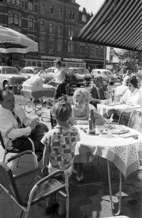 Straßencafé in der Innenstadt.