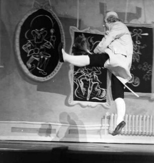 Berlin: Kabarett der Komiker; Erwin Hoffmann's Tanz als Diener