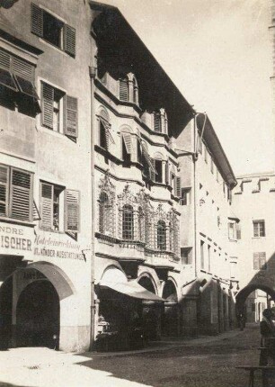 Brixen, Häuser mit Laubengängen