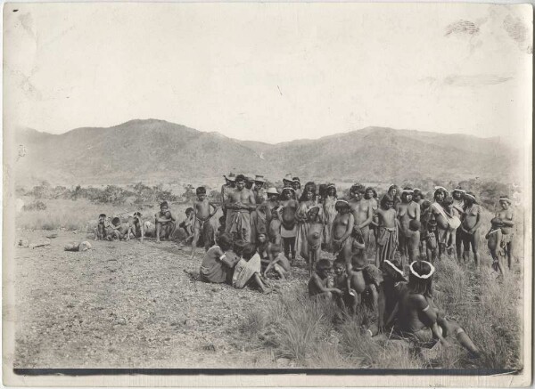 "Groupe de Macuschi avec la Serra de Pracauá"