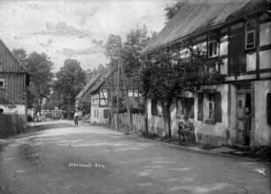 Dorfstraße in Steinbach : li. alte Schule (Tischlerei Emil Dost)