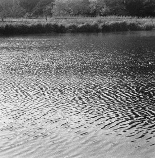 Strukturen. Leicht gekräuselte Wasseroberfläche