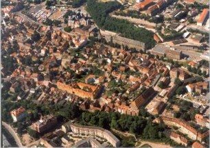 Erfurt-Altstadt. Wohnbebauung zwischen Michaelisstraße/Moritzstraße und Andreasstraße (sog. Andreasviertel). Luftbild-Schrägaufnahme von Nordost