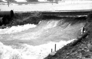 Vöhrenbach: Hochwasser der Breg; Brückendurchlass