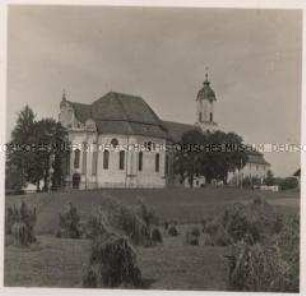 Steingaden, Wallfahrtskirche zum Gegeißelten Heiland auf der Wies von Südwesten