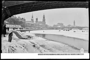 Dresden, die vereiste Elbe 1929, an der Carolabrücke, Blick auf Brühlsche Terrasse