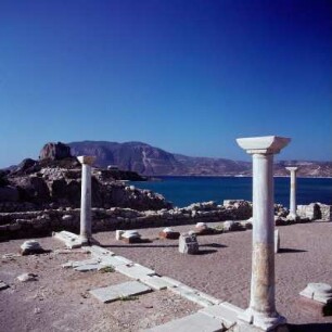 Kos. Basilika Agios Stefanos, 6. Jh. vordem Westkap Kefalos. Vulkankegel Latra (428 m)