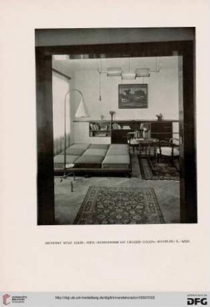 Wohnzimmer mit Couch