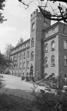 Diskussion um die Zukunft des städtischen Alten- und Altenpflegeheims "Wilhelmshöhe" in Ettlingen.