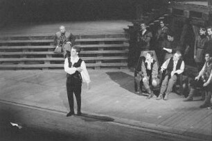 Szenenbilder aus "Hamlet" von William Shakespeare in der Regie von Fritz Wendel. Staatstheater Dresden, 13.01.1957 : Mit Horst Schulze in der Titelrolle, Thea Elster als Ophelia, Siegfried Göhler als Claudius u. a.
