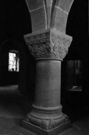 St. Odile: romanische Säule in der Kreuzkapelle