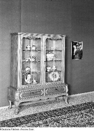 Vitrinenschrank