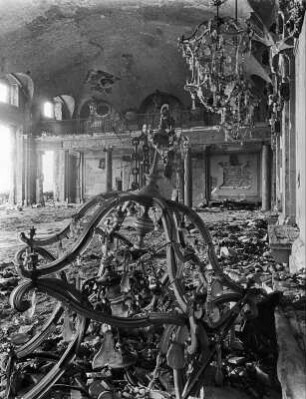 Dresden. Ruine des Neuen Rathauses, Innenansicht Festsaal