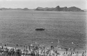 Rio de Janeiro : Blick auf den Flamengostrand von Rio de Janeiro, im Hintergrund die Berge der Niterói Stadt